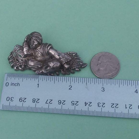 Vintage Alexander Korda 1940s Thief of Bagdad Magic Flying Carpet Pin - Picture 6 of 16